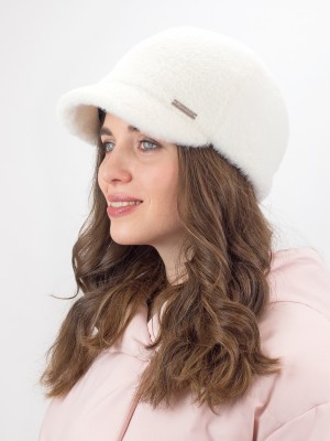 Женственная бейсболка из эко-меха белого цвета Д-839УФ