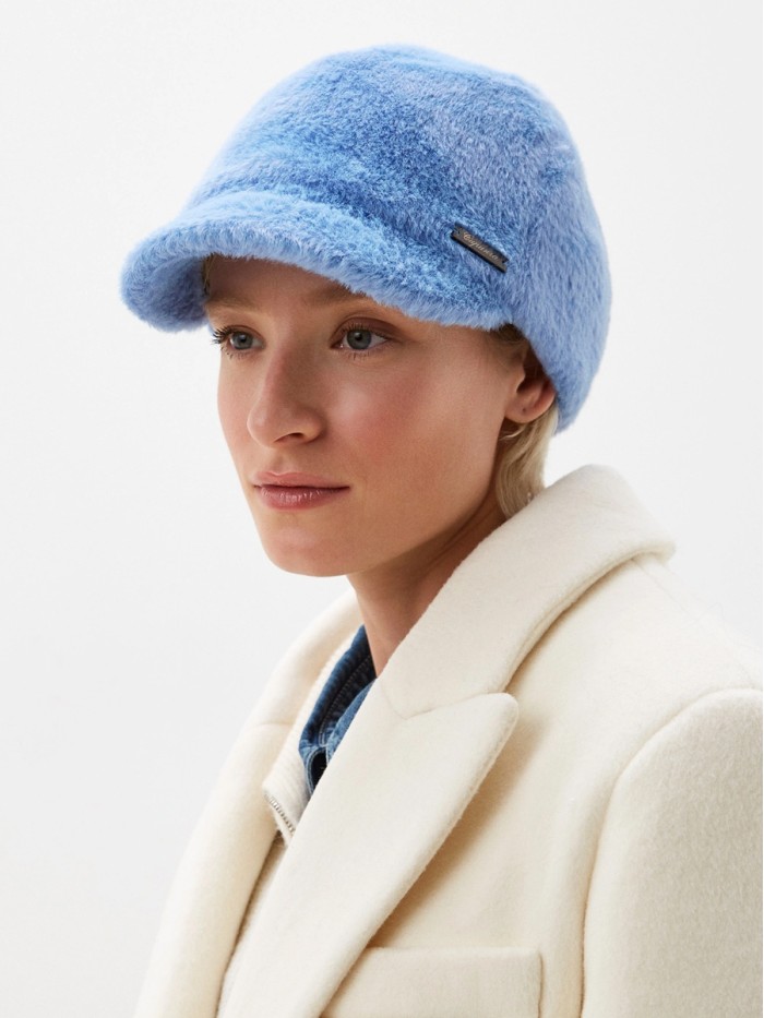 Женственная бейсболка из эко-меха голубого цвета Д-839УФ