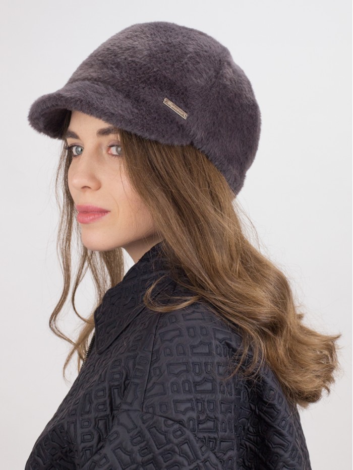 Женственная бейсболка из эко-меха графитового цвета Д-839УФ