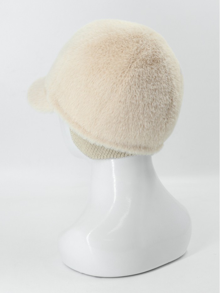 Женственная бейсболка из эко-меха кремового цвета Д-839УФ
