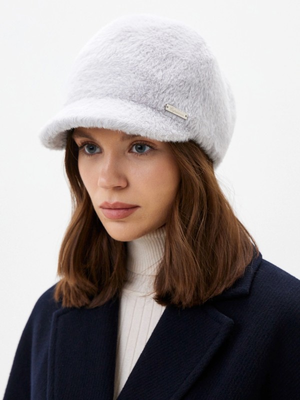 Женственная бейсболка из эко-меха светло-серого цвета Д-839УФ