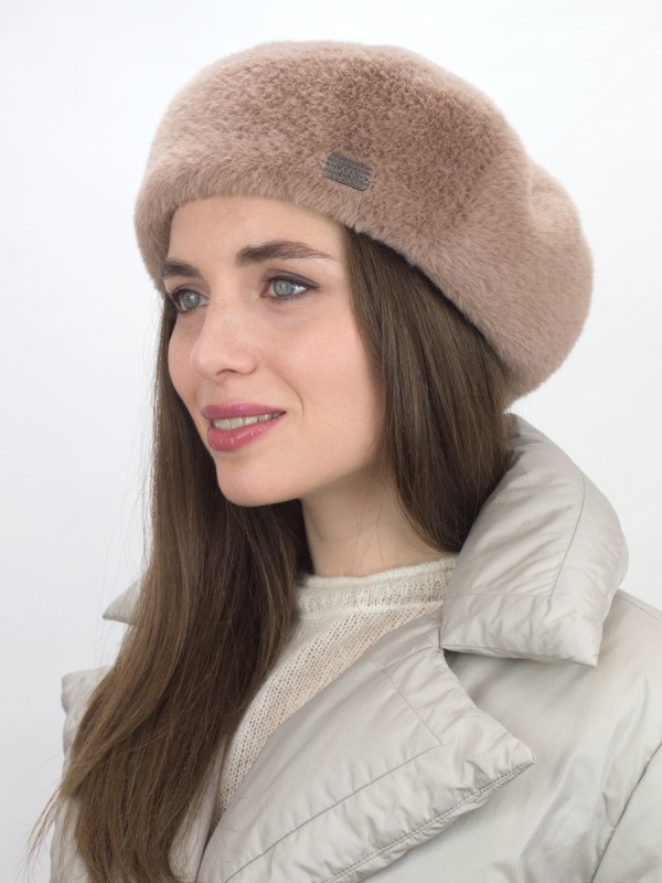 Женский берет из эко-меха кофейный цвет Д-845
