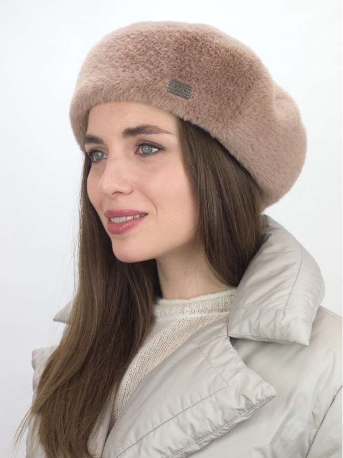 Женский берет из эко-меха кофейный цвет Д-845