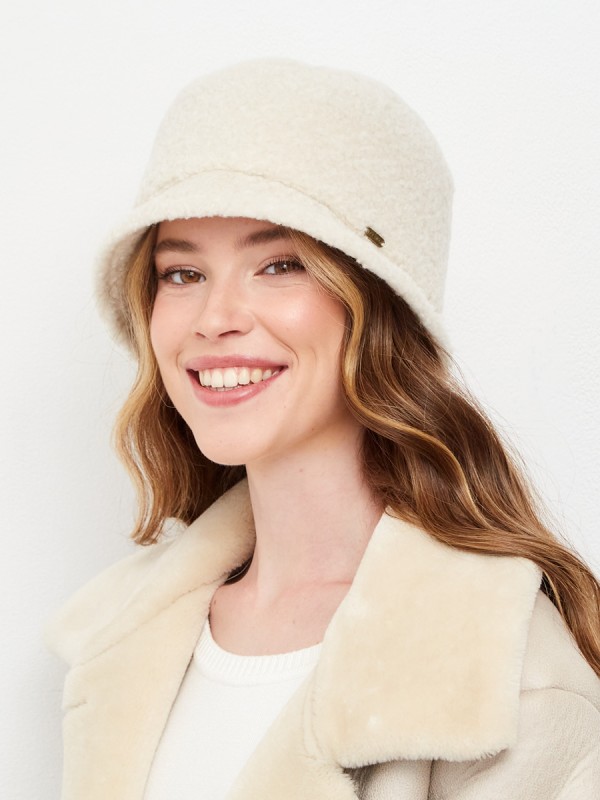 Шляпка с маленькими полями из эко-меха цвет белый Д-851/1