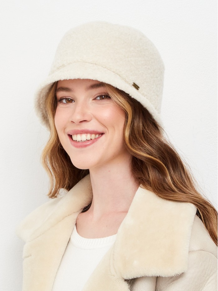 Шляпка с маленькими полями из эко-меха цвет белый Д-851/1
