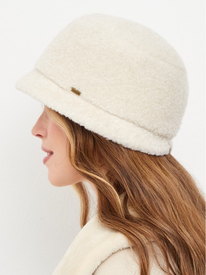 Шляпка с маленькими полями из эко-меха цвет белый Д-851/1