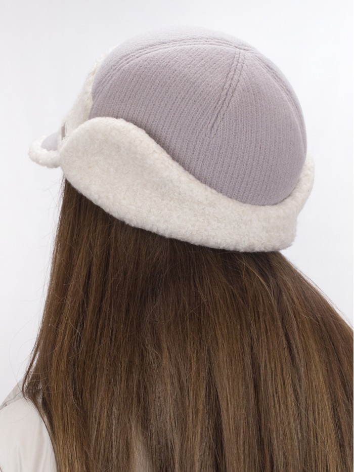 Бейсболка женская с меховой отделкой и ушками серо-бежевого цвета Д-939У