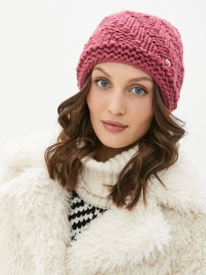 Шапочка ручной вязки цвет брусничный Ника