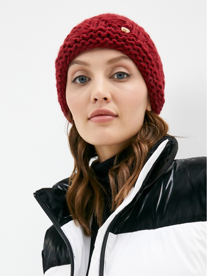 Шапочка ручной вязки цвет винный Ника