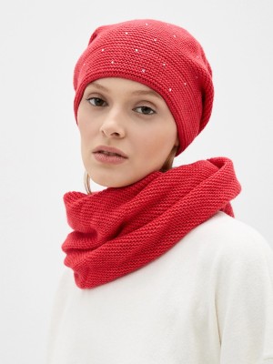 Дизайнерский комплект со стразовой композицией на шапочке темно-розового цвета ТД-399К