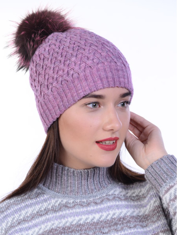 Задорная шапочка с помпоном из натурального меха цвет розово-лавандовый ТД-446