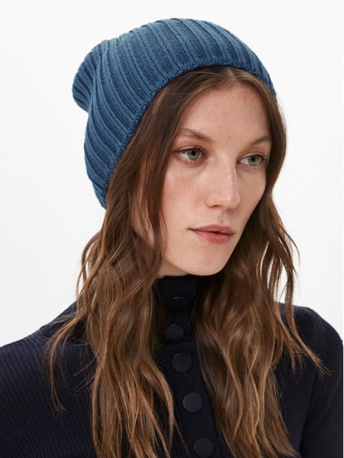 Стильная шапка-бини цвет ин...