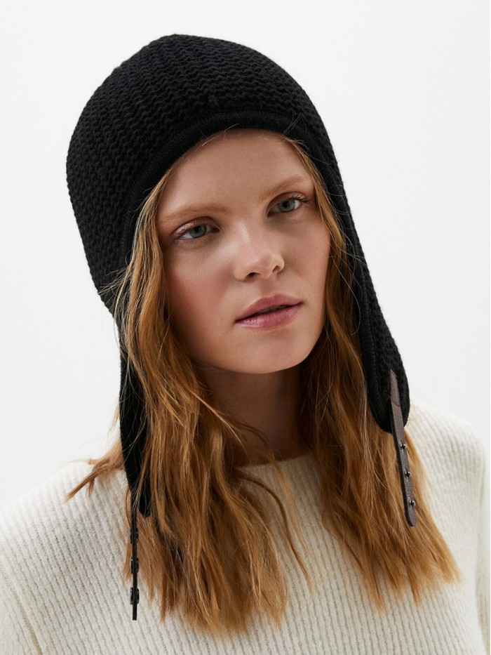 Утепленная шапочка в скандинавском стиле цвет черный ТД-496