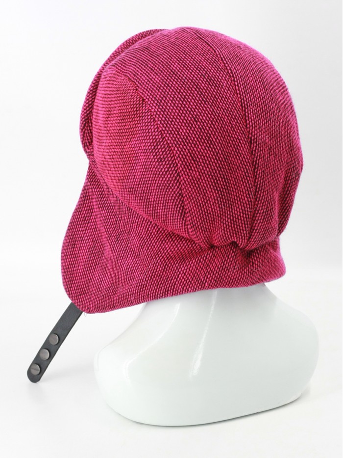 Ушанка утепленная черного-ярко-розового цвета З-815