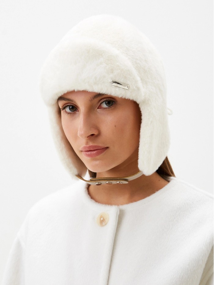 Нежная ушанка из экомеха цвет белый З-841/1