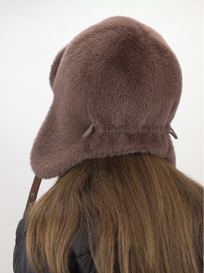 Нежная ушанка из экомеха цвет коричневый З-841/1